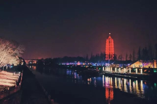 大报恩寺,笔者摄于正月十三。永乐十年明成祖朱棣建,费工十九年,其中琉璃宝塔为「天下第一塔」。